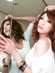 Glam Aya Sakuraba poses and blows a thick shaft