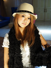 Lovely gal Japanese Kanon loves to show off